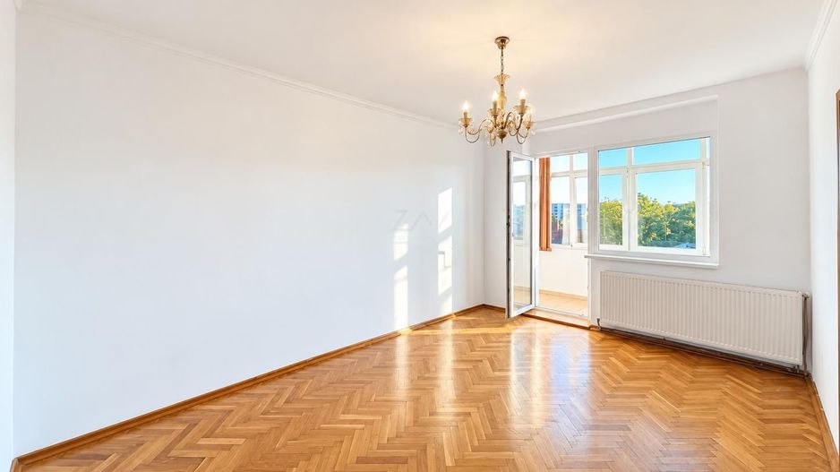 Bloc tip asociatie - zona Kiriac. 4 camere, 3 balcoane. Garaj si boxa. - Poză 5