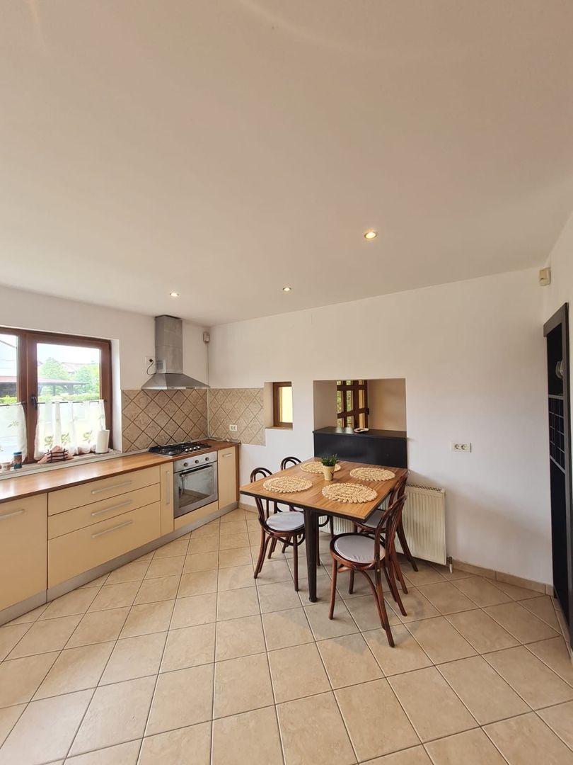 Vila spațioasă și recent renovată în Ghiroda! - Poză 77