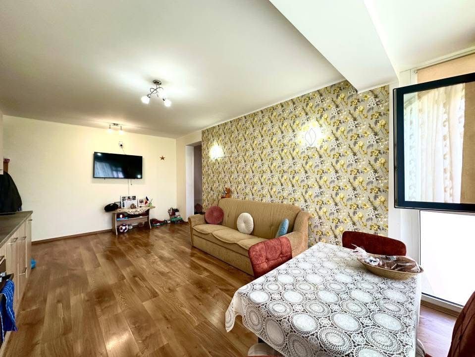 Giroc-Eso | 3 Camere | Mobilatsi utilat | Loc de parcare - Poză 1