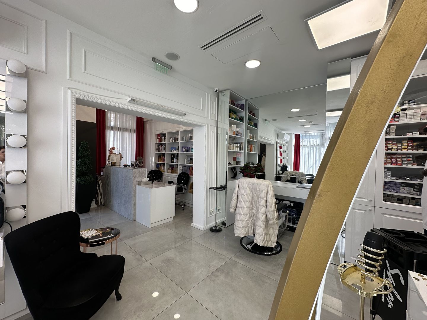 INCHIRIERE SALON HERASTRAU I UTILAT MOBILAT COMPLET - Poză 3