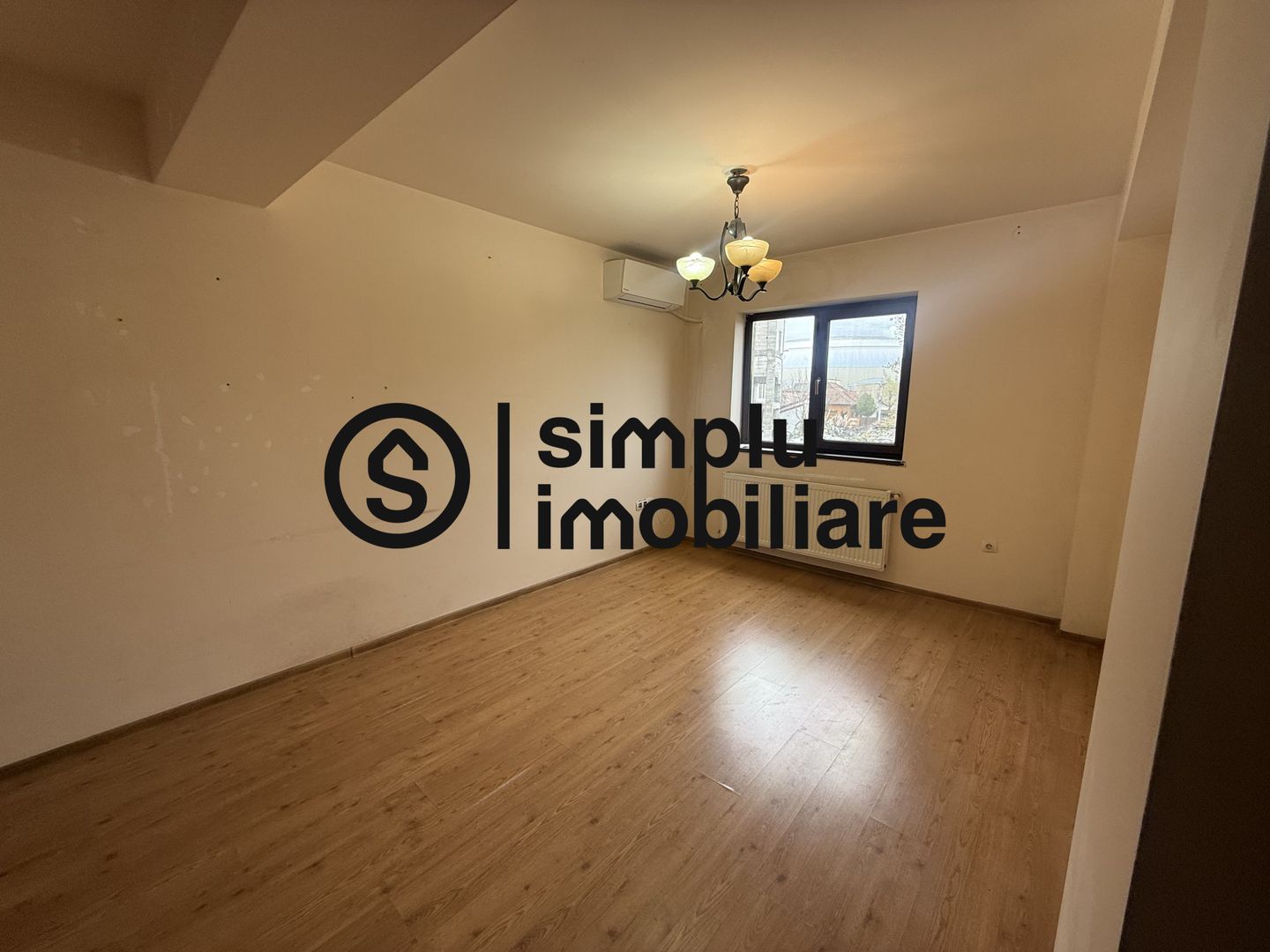 Apartament 3 Camere Decomandat Central et 1/4 - Poză 3