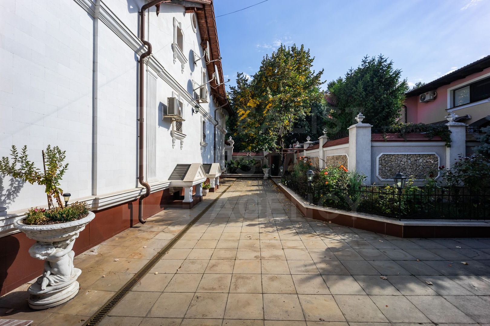 Se oferă spre chirie casă exclusivistă amplasată în Centul orașului - Poză 5