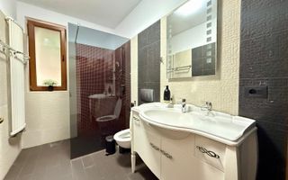 Apartament în vilă, curte, la cheie, parcare, Europa - Poză 9
