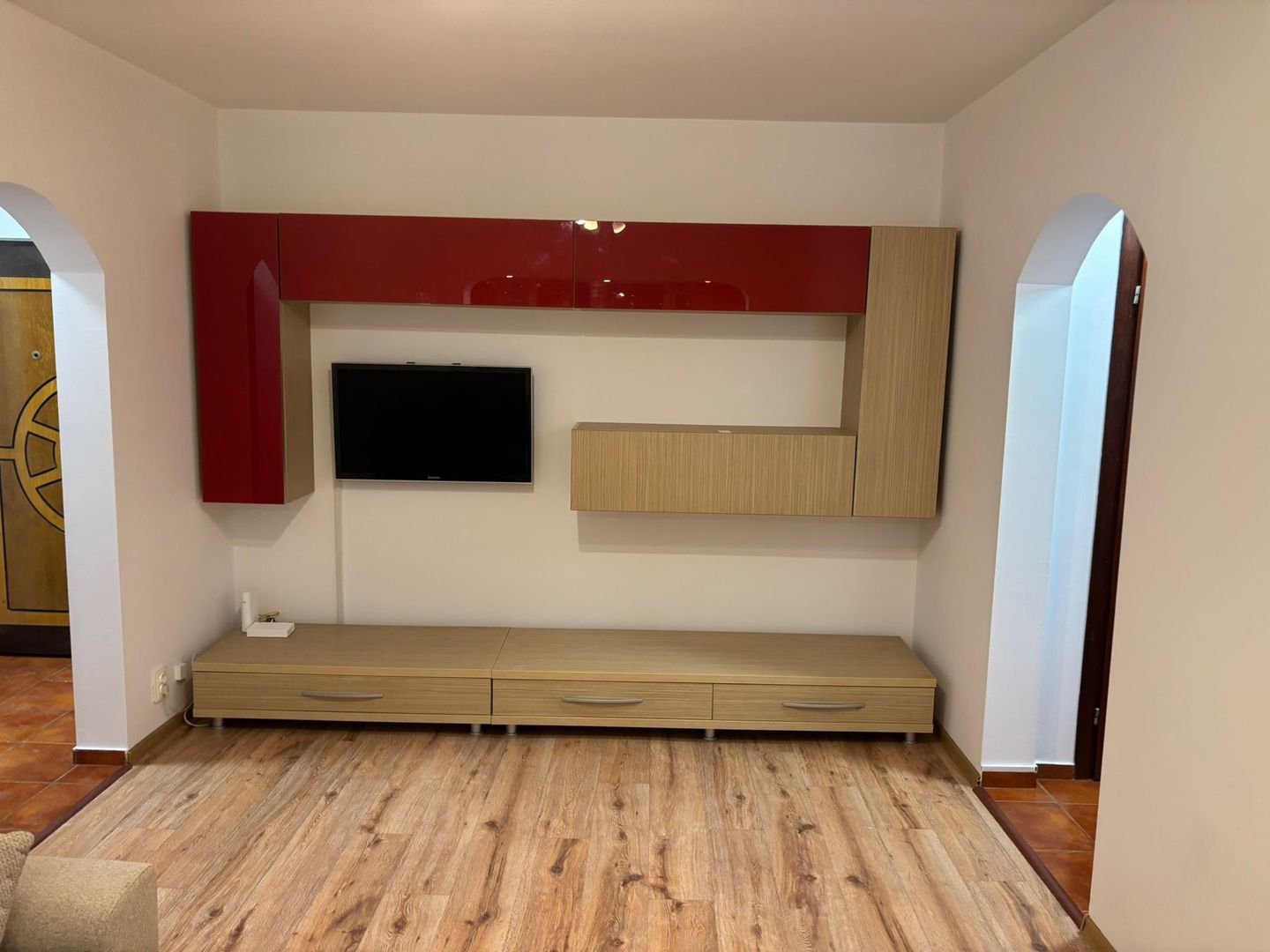 AP. 2 CAMERE PIATA SUDULUI, LOC PARCARE, BUCATARIE INCHISA, MODERN - Poză 3