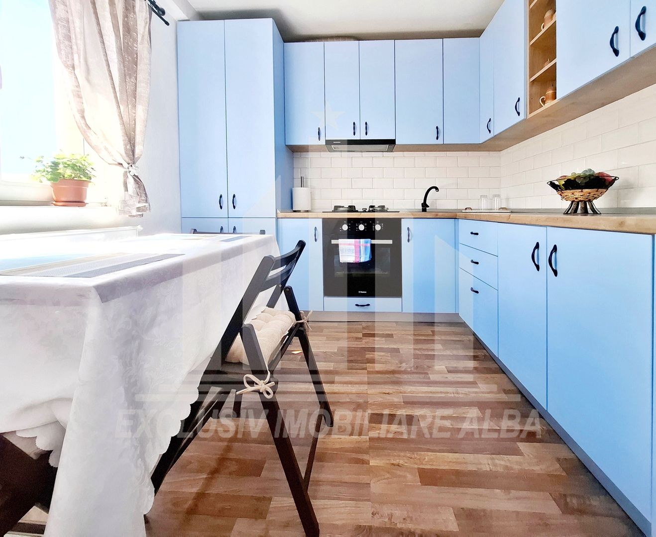 Apartament cu 3 camere de vanzare, Cetate - Poză 2