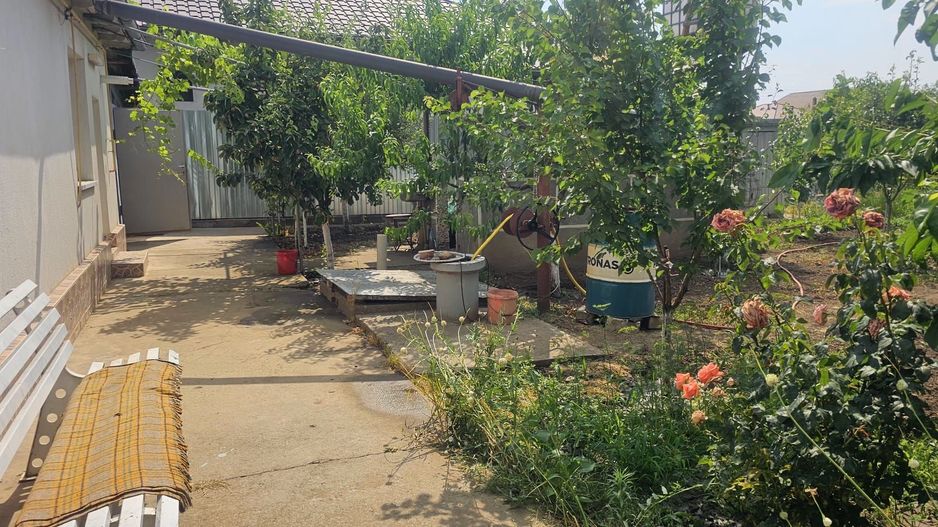 Casa la sol cu teren 1055 mp si livada - Vanatori, Galati - Poză 6