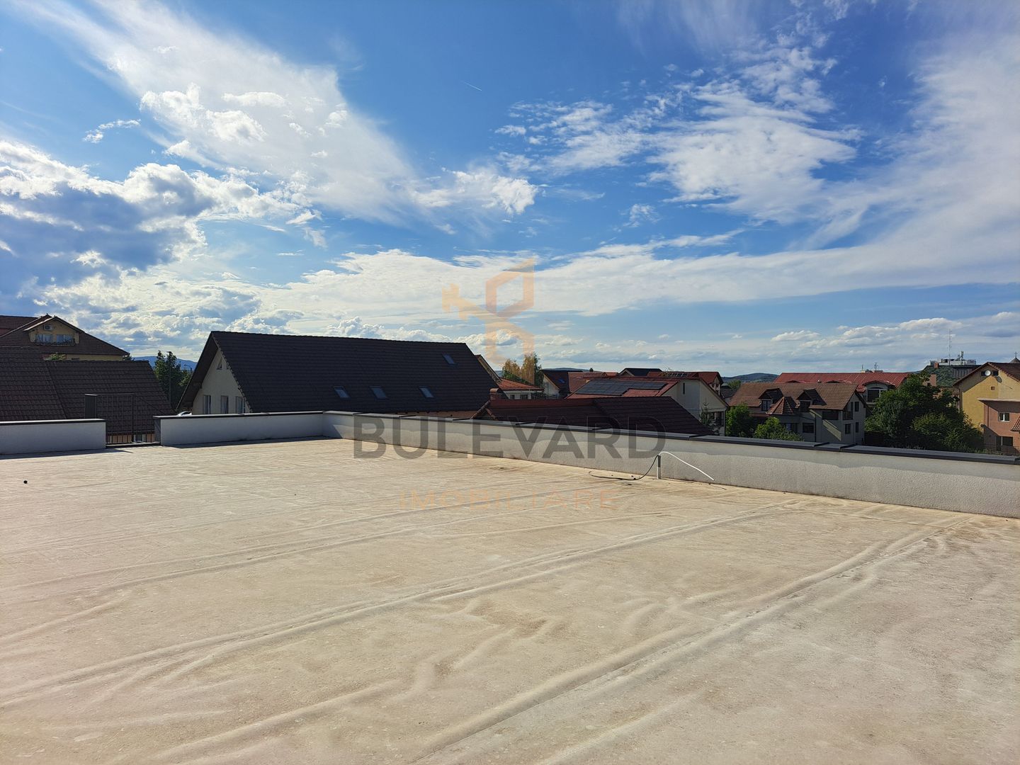 Penthouse 150 mp utili+ terase 200 mp+ 2 parcari subterane +curte 120 mp - Poză 13