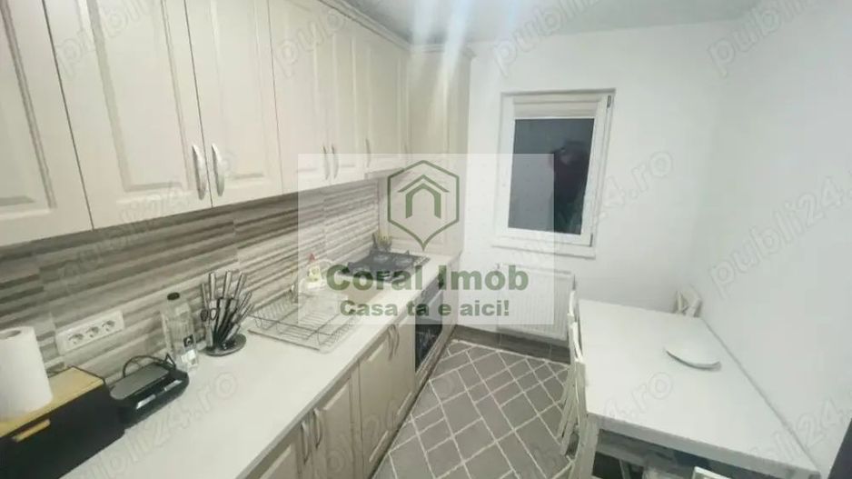 Vand apartament 3 camere - Poză 1