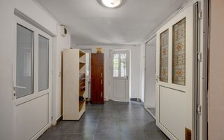 Două case. O singură curte. Mai multe feluri de a spune „acasă” - Poză 8