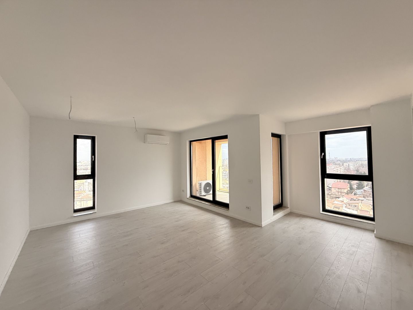 3 camere Parcul Carol 75 mp - Poză 3