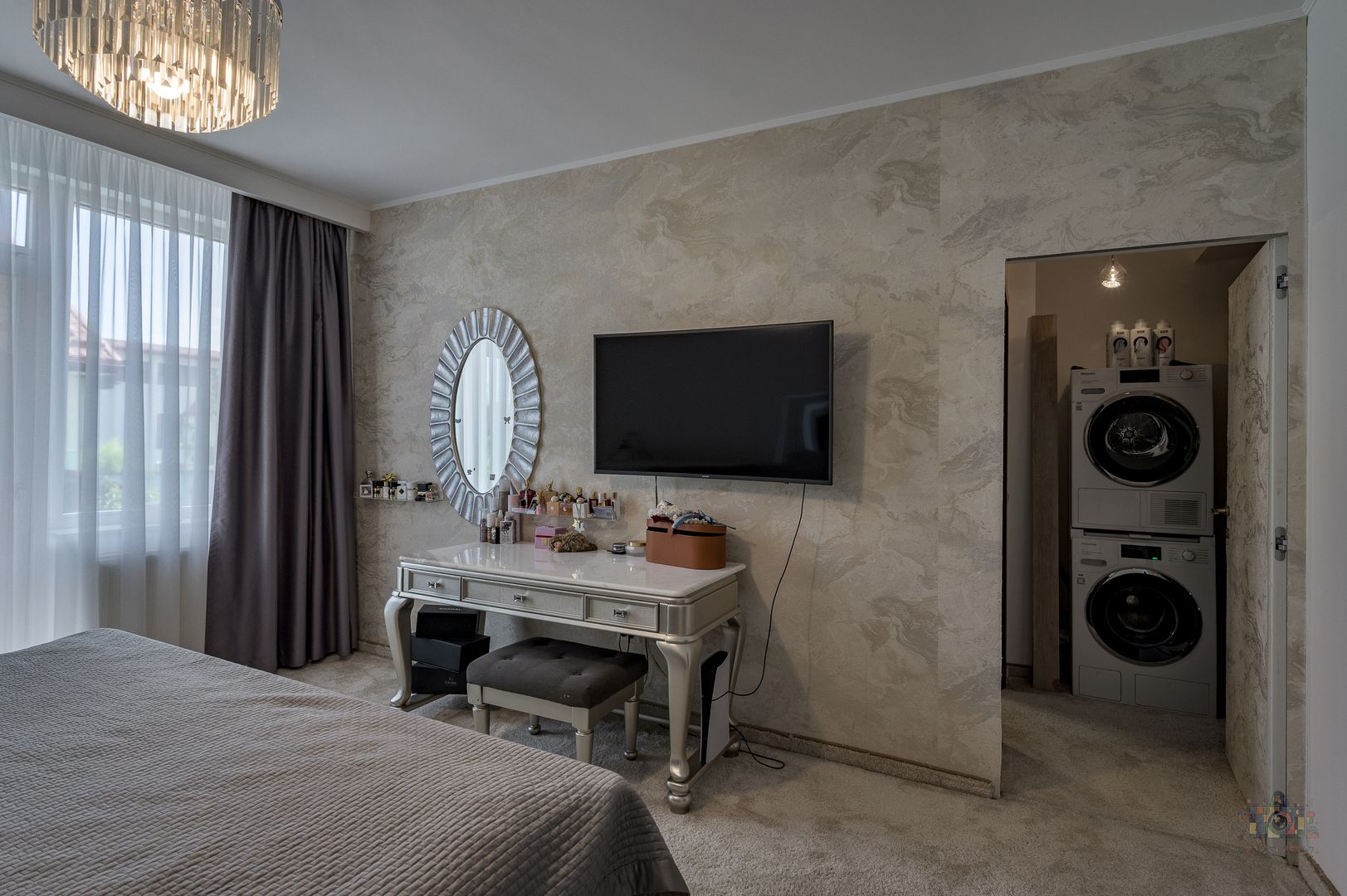 Vilă renovată P+1+M  | Foișor vitrat, grădină și jacuzzi - Poză 23