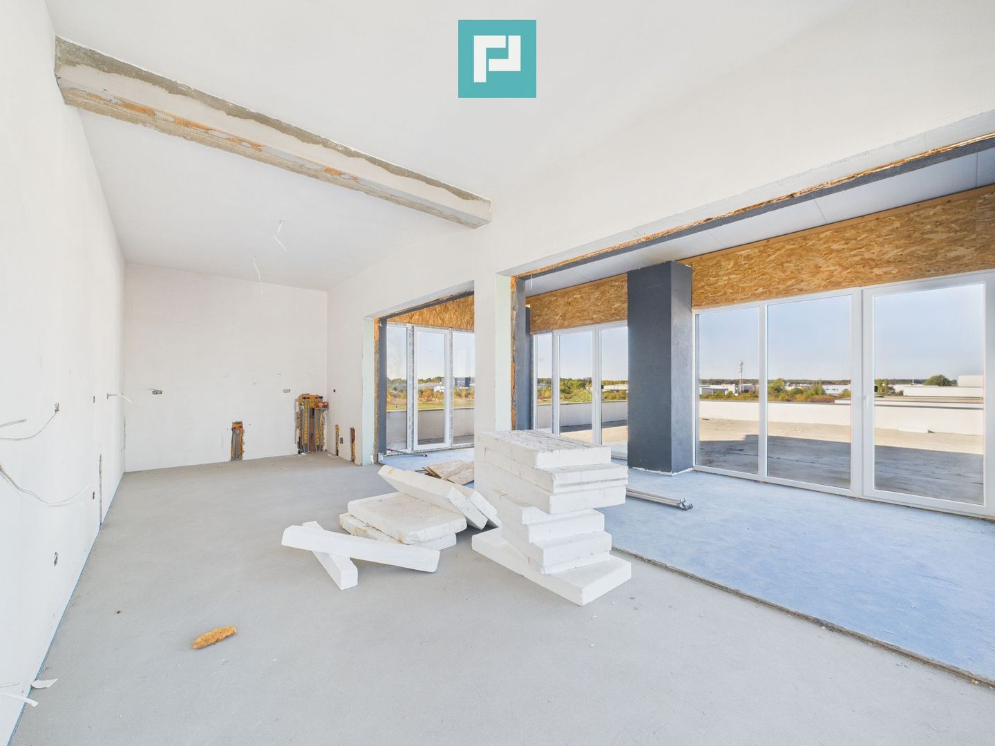 Penthouse cu lift privat și terasă mare în Ghiroda - Poză 4