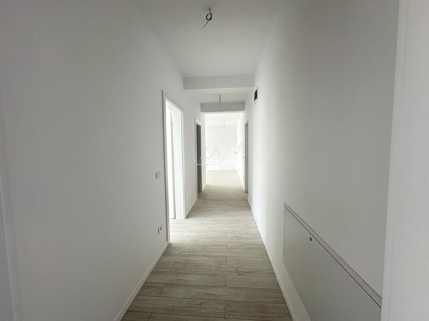 Bloc nou. Apartament cu 3 camere spations. 2 Bai. Etaj 1 - Poză 9