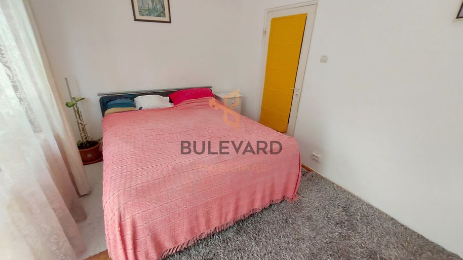 Apartament cu 4 camere decomandate + 2 locuri de parcare! - Poză 1