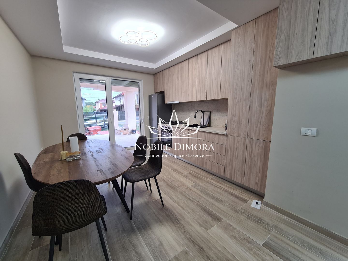 Duplex modern cu 5 camere si 2 bai - curte de 750mp in Ghiroda - Poză 3