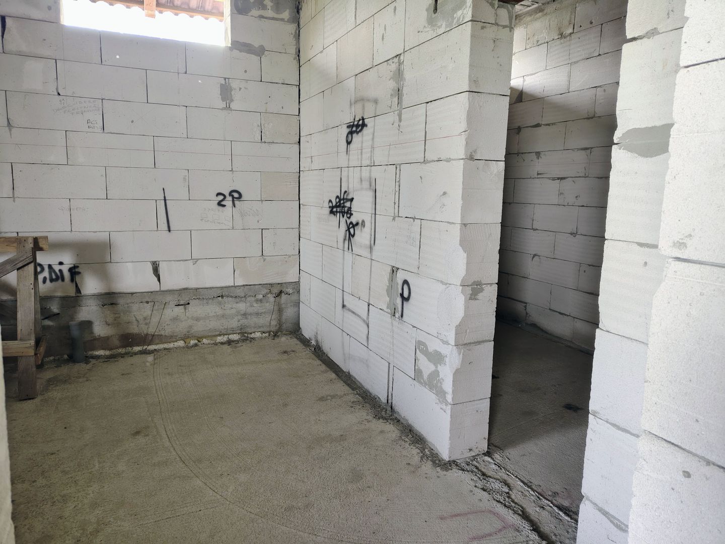 Casă la roșu,  – Oradea, str. Caișilor. 175 000 E . Comision 0 - Poză 6