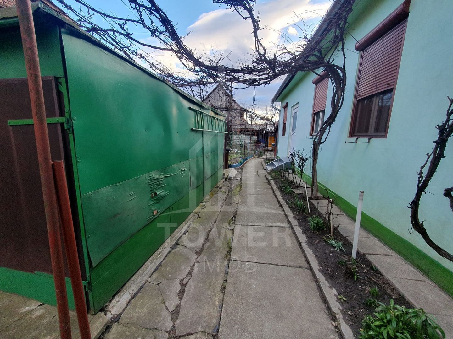 Casă de vânzare în Sibiu -individuală-curte comună- teren de 239 mp - Poză 3