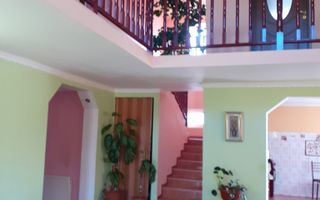 Casă spațioasă I 6 camere I Teren 845 mp I Zonă de Case I Priveliște Superbă - Poză 1