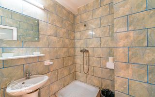 Cladire cu 24 camere, langa Castelul Regal Savarsin - Poză 10