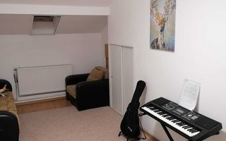Apartament 70 mp, scara interioară, curte, parcare și boxă, mobilat. - Poză 6
