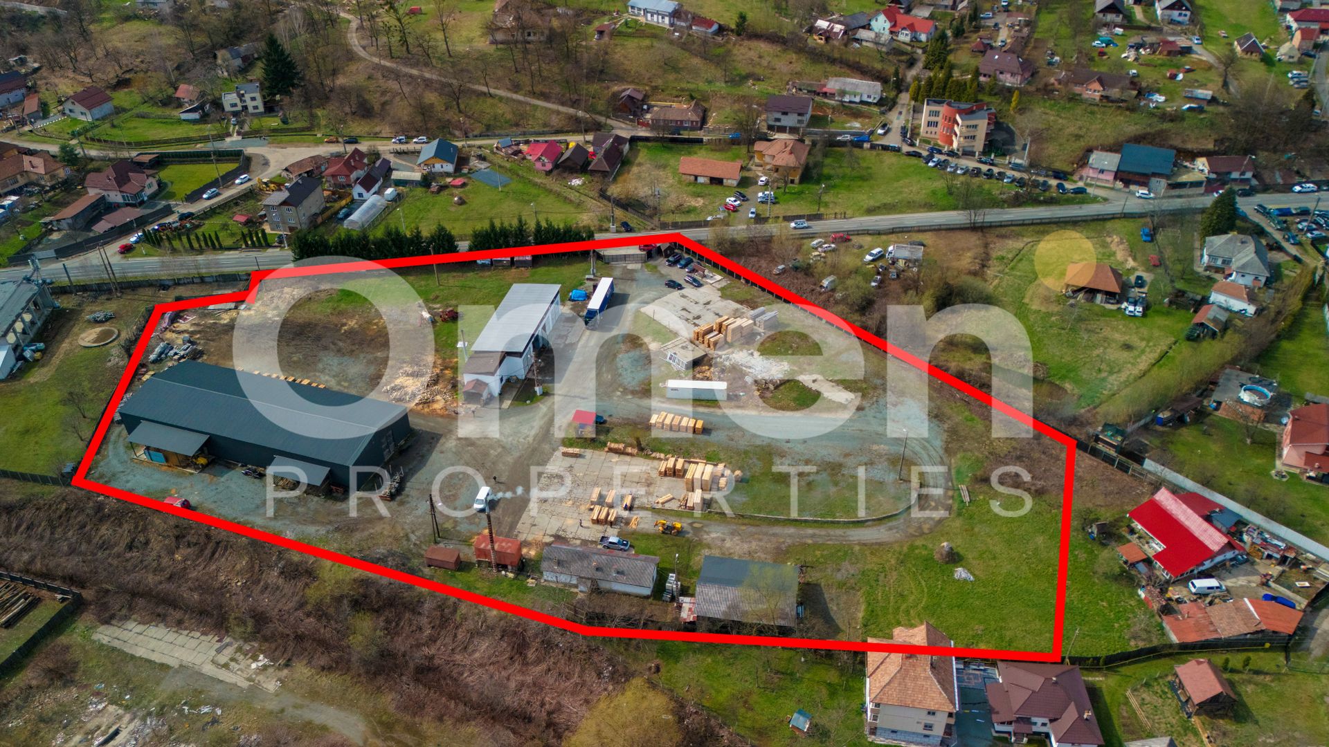 Teren industrial cu hale de prelucrare lemn/cherestea - Poză 1