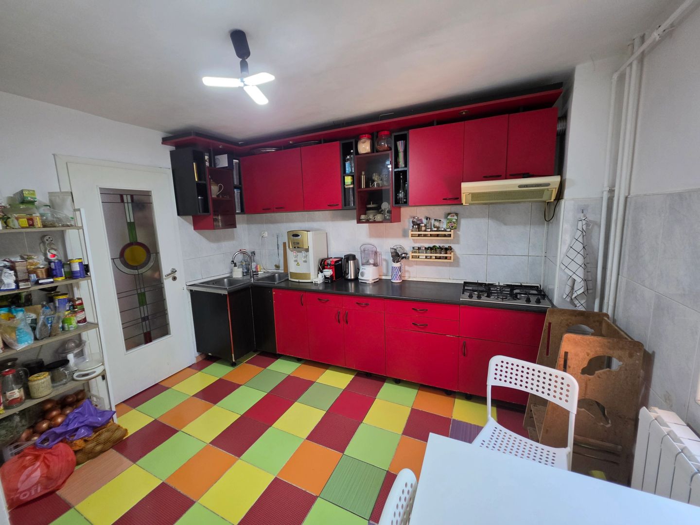 Vand apartament cu 4 camere aproape de centru - Poză 1