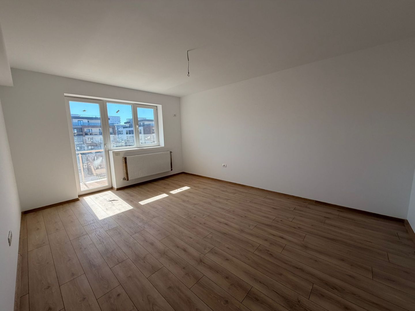 AP. 3 CAMERE, BLOC NOU, CENTRALA PROPRIE,BUCATARIE INCHISA,COMISION 0% - Poză 3