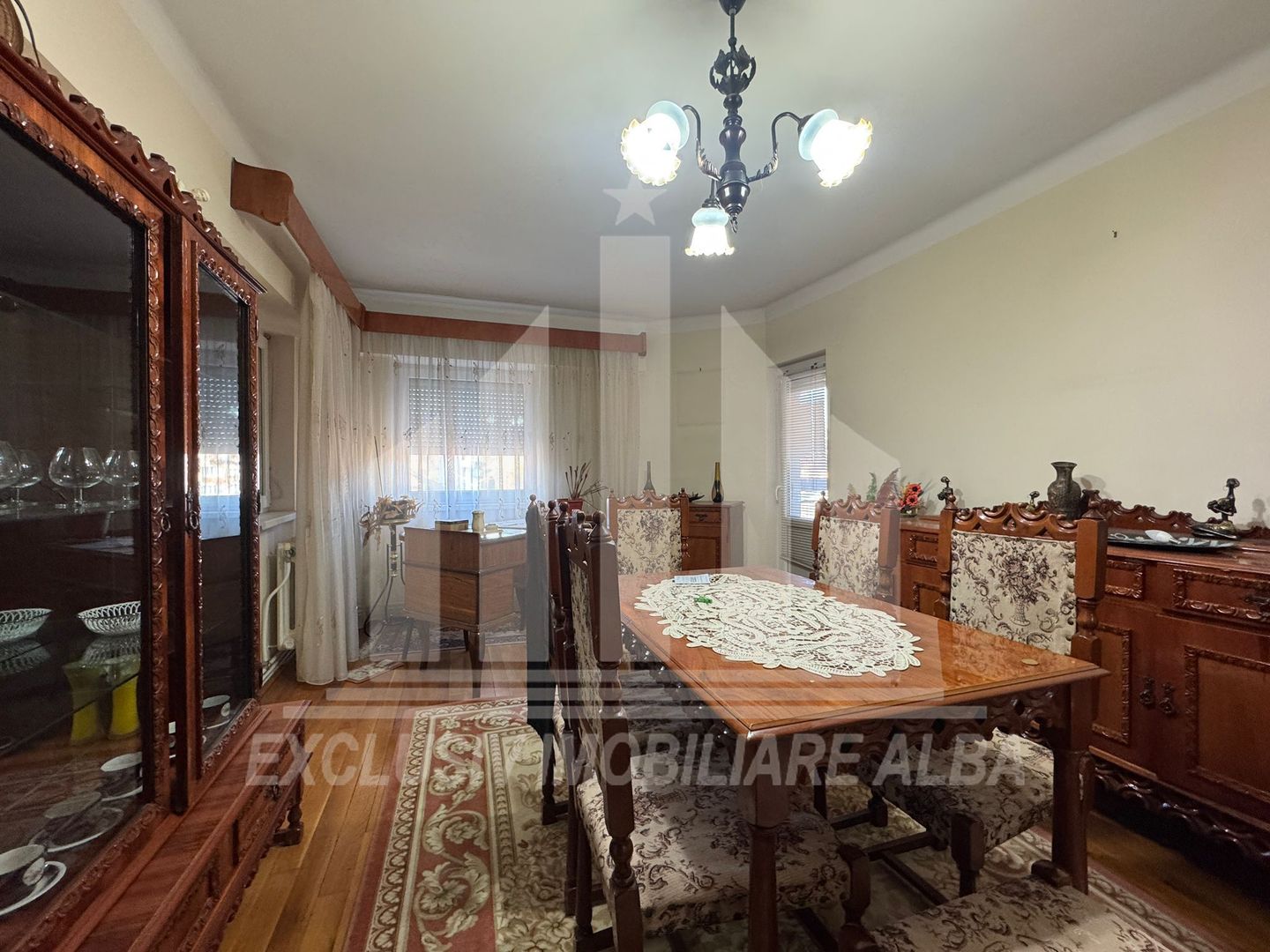 Apartament cu 3 camere decomandate, etaj 2, Centru - Poză 2