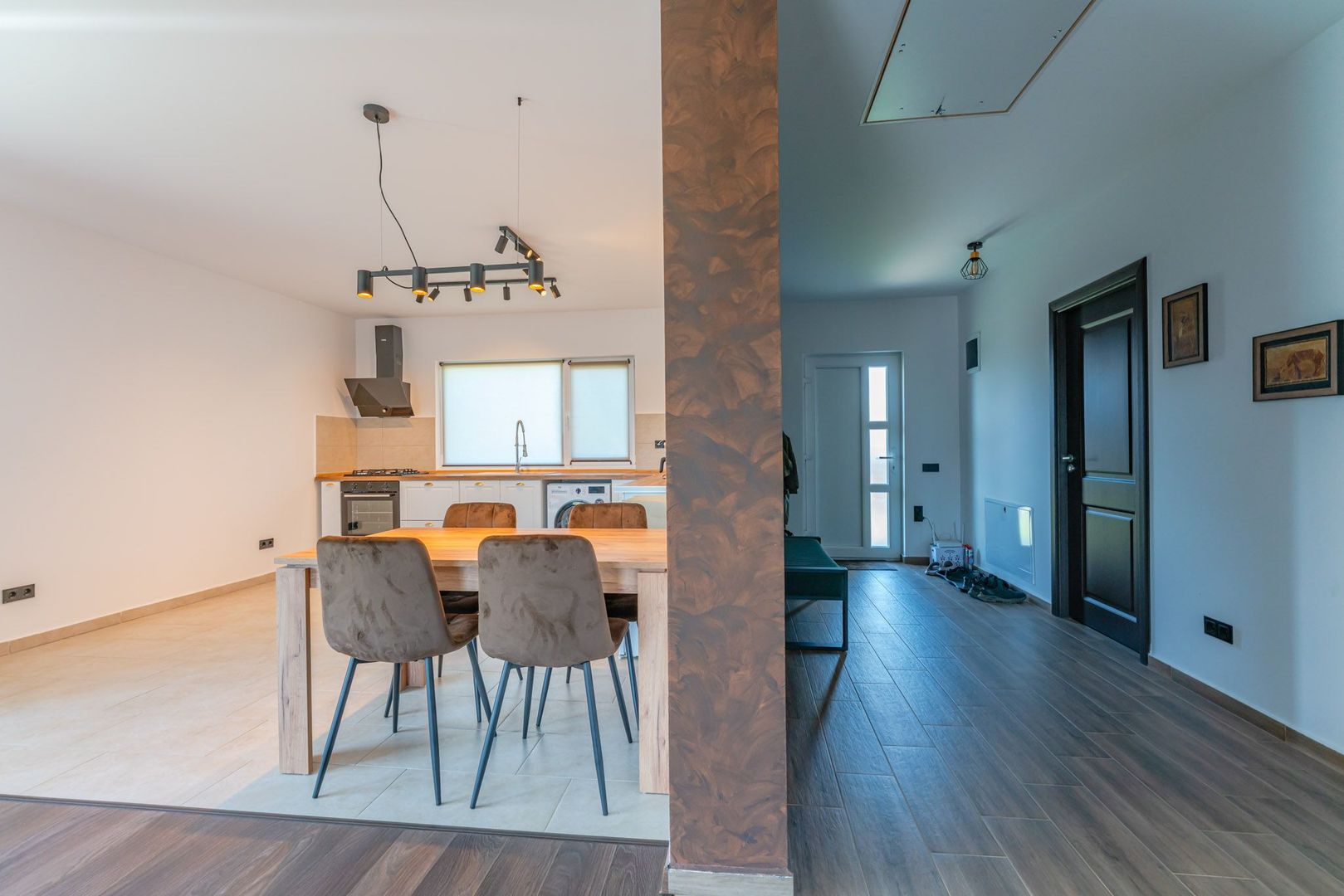 Casă Individuală de Închiriat, Încălzire în Pardoseală, Teren 400 mp - Poză 9