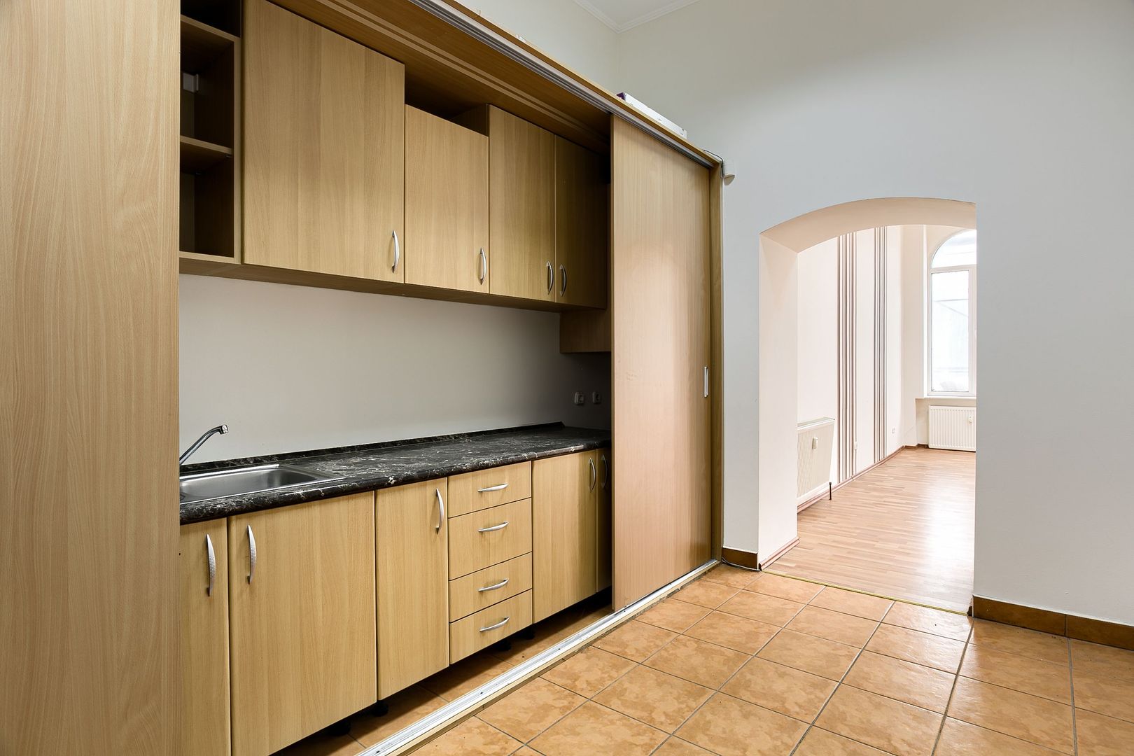 Birou la etajul 1 în zonă ultracentrală - Poză 7