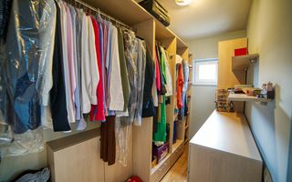 Casa complet mobilata 5 camere 3 bai curte generoasa - Poză 30