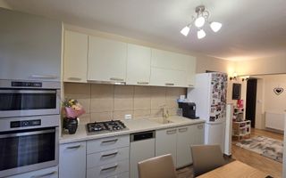 Apartament 3 camere decomandat - - Poză 9