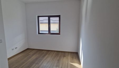 Apartament 3 camere 64 mp + loc de parcare Lunca Cetatuii 95000 euro