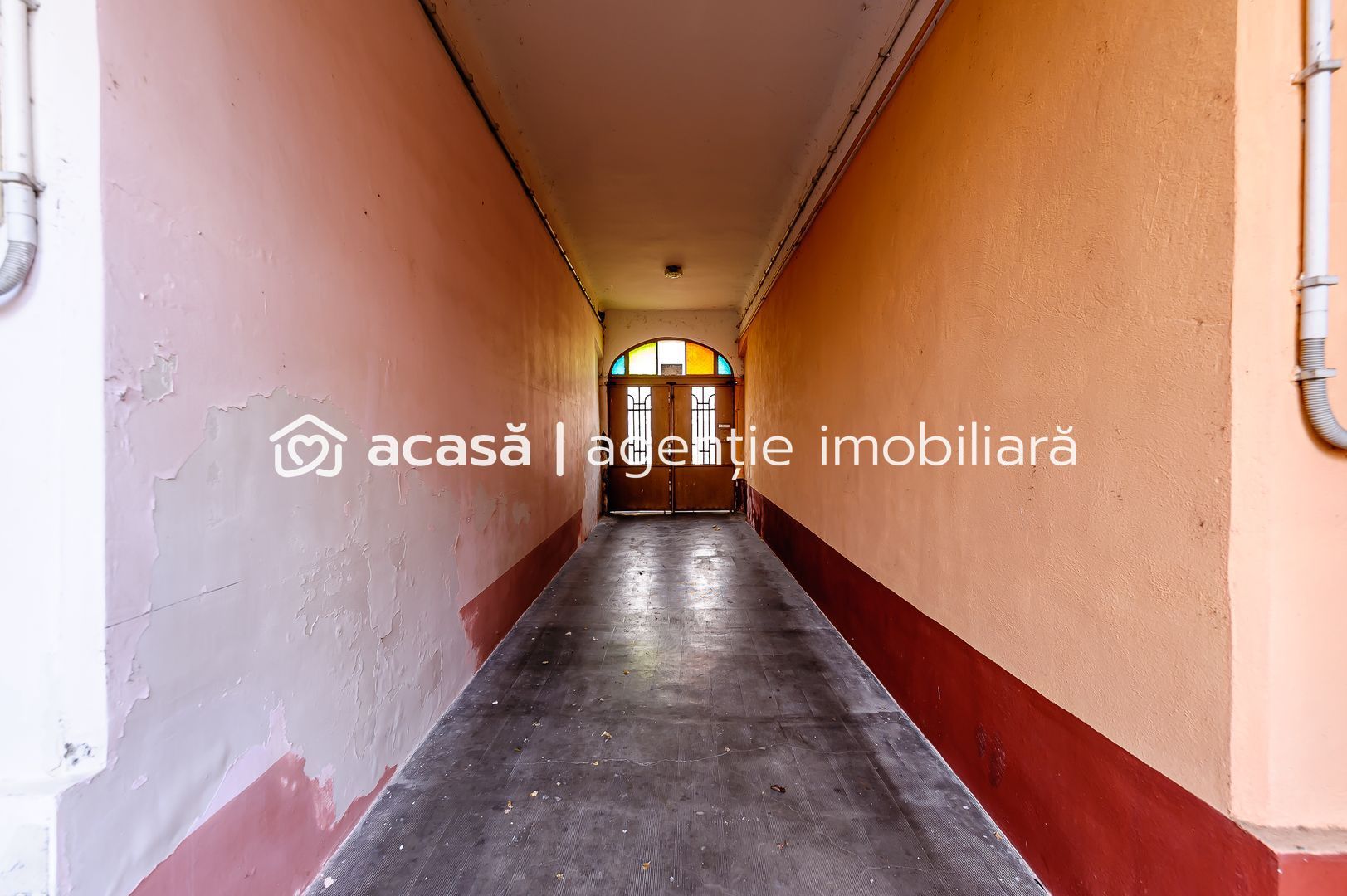 Locuință spațioasă cu grădină mare, în Aradul Nou, calea Timișorii - Poză 8