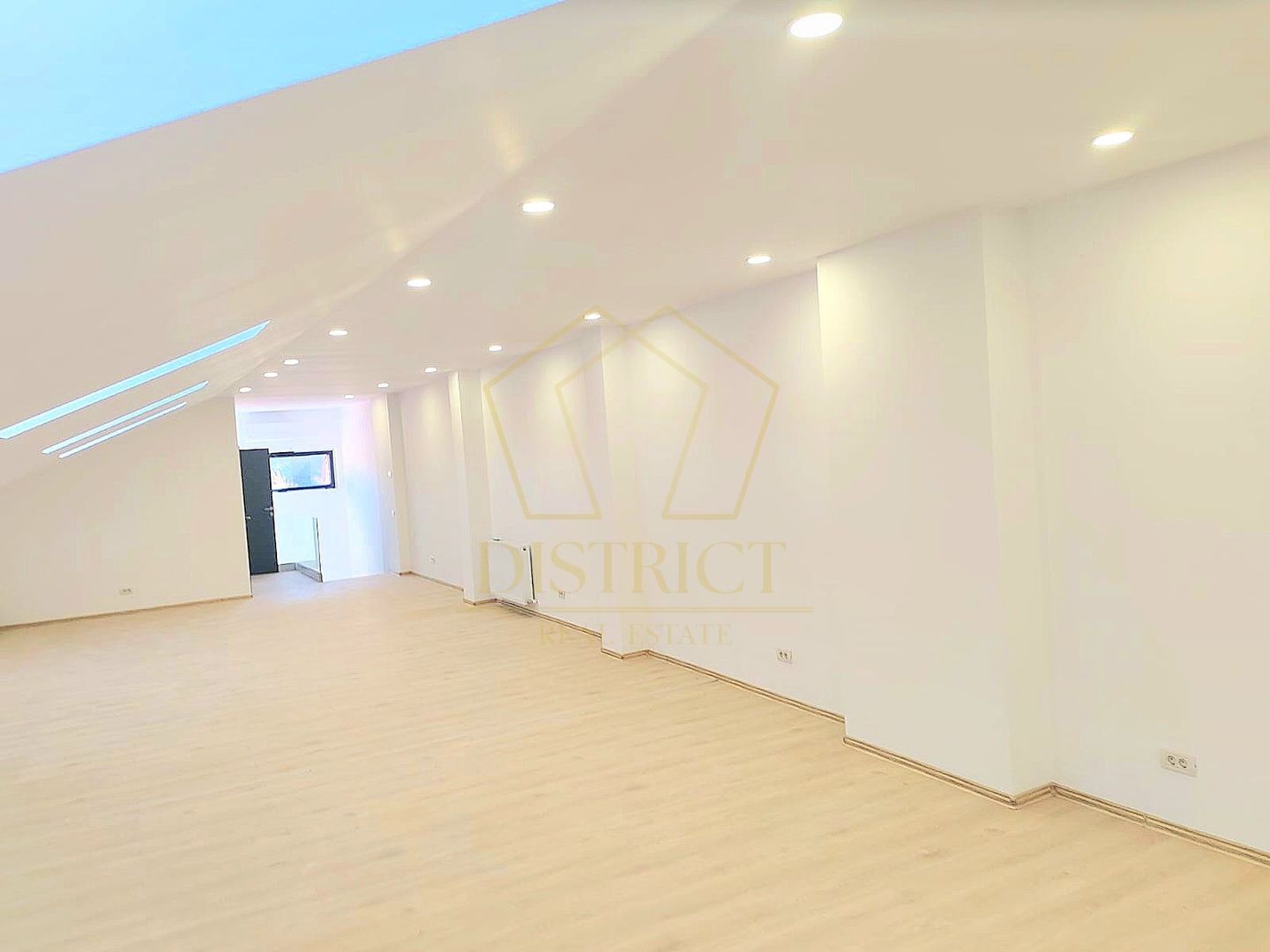 Spatiu birouri open space I Semicentral - Poză 3