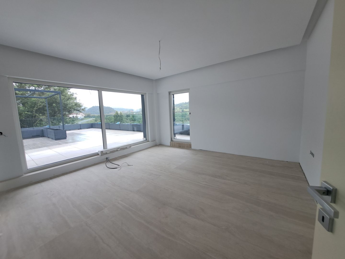 Vilă modernă premium cu piscină interioară, teren 1200 mp și panoramă - Poză 14