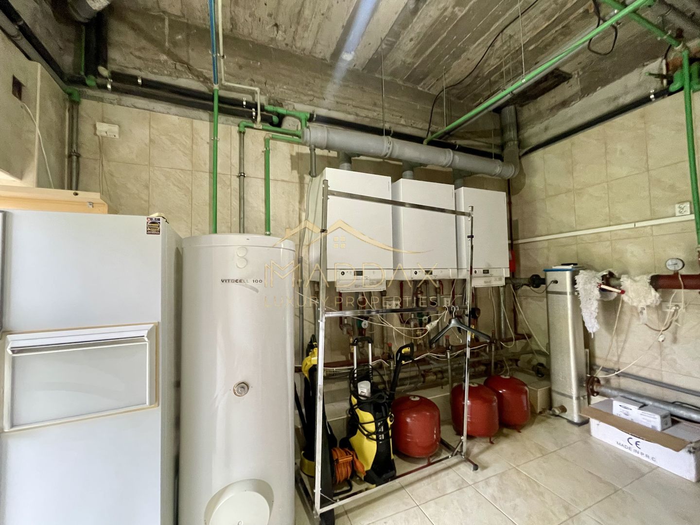 Impressive Villa *1500 SQM usable* 2613 SQM land / Open to the lake - Poză 56