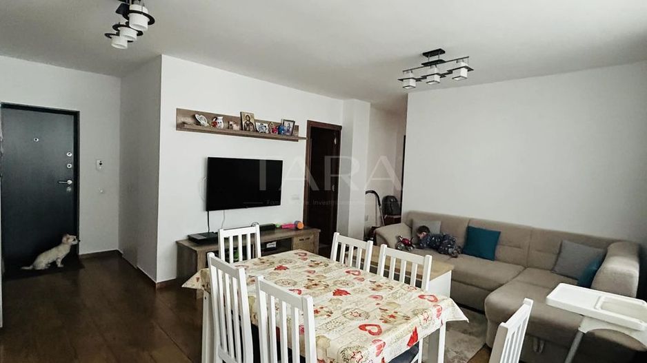 Apartament 3 camere, mobilat și utilat, doua balcoane, parcare. - Poză 2