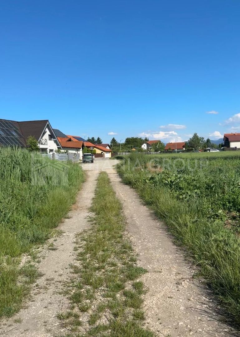 Teren intravilan 3h, Stupini -Str. Oitelor, asfalt si utilitati la 70 m - Poză 9