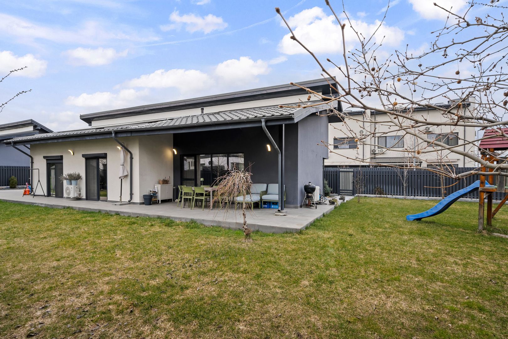 Vila pe parter cu 5 camere  | 655 mp teren | dotata cu panouri solare - Poză 3