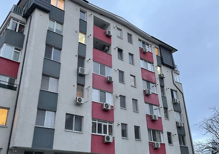 Vanzare apartament 3 camere stradal plus terasa, curte - Poză 8