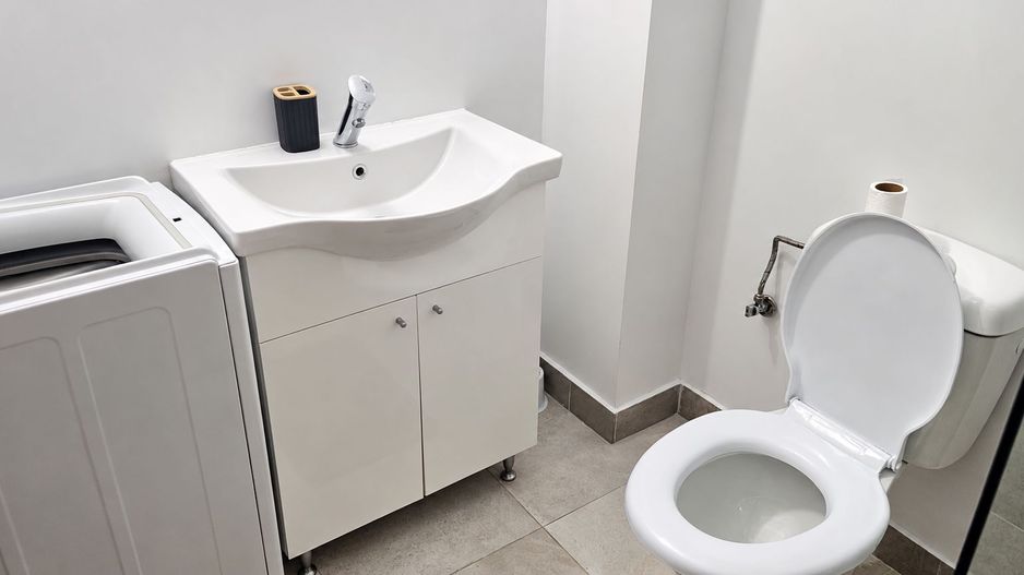 Apartament cu 3 camere - str. Domneasca, ultracentral, bloc nou - 700 euro - Poză 10