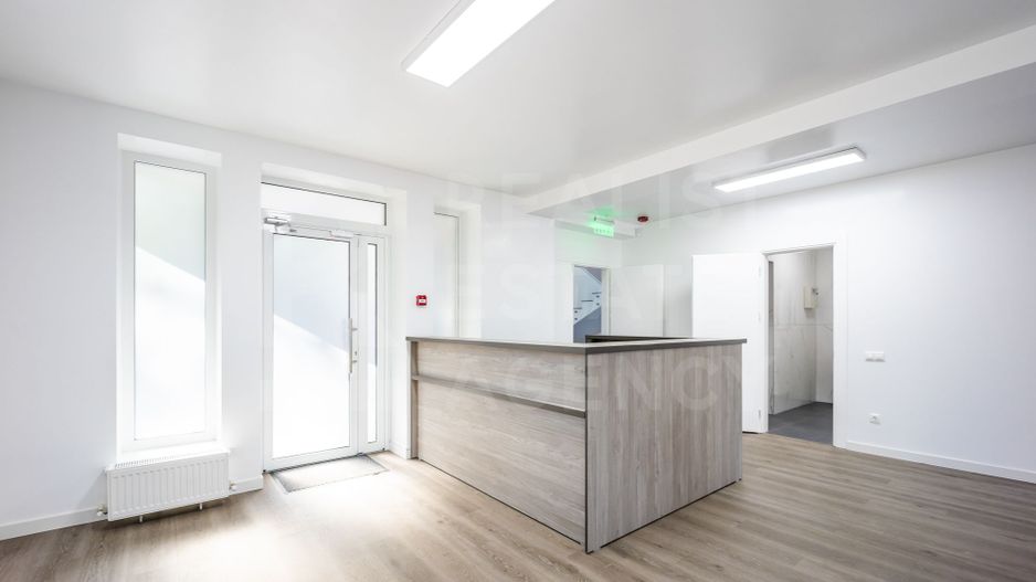 Vânzare spațiu comercial  Centru de 451,6 mp, amplasat pe teren privat - Poză 12