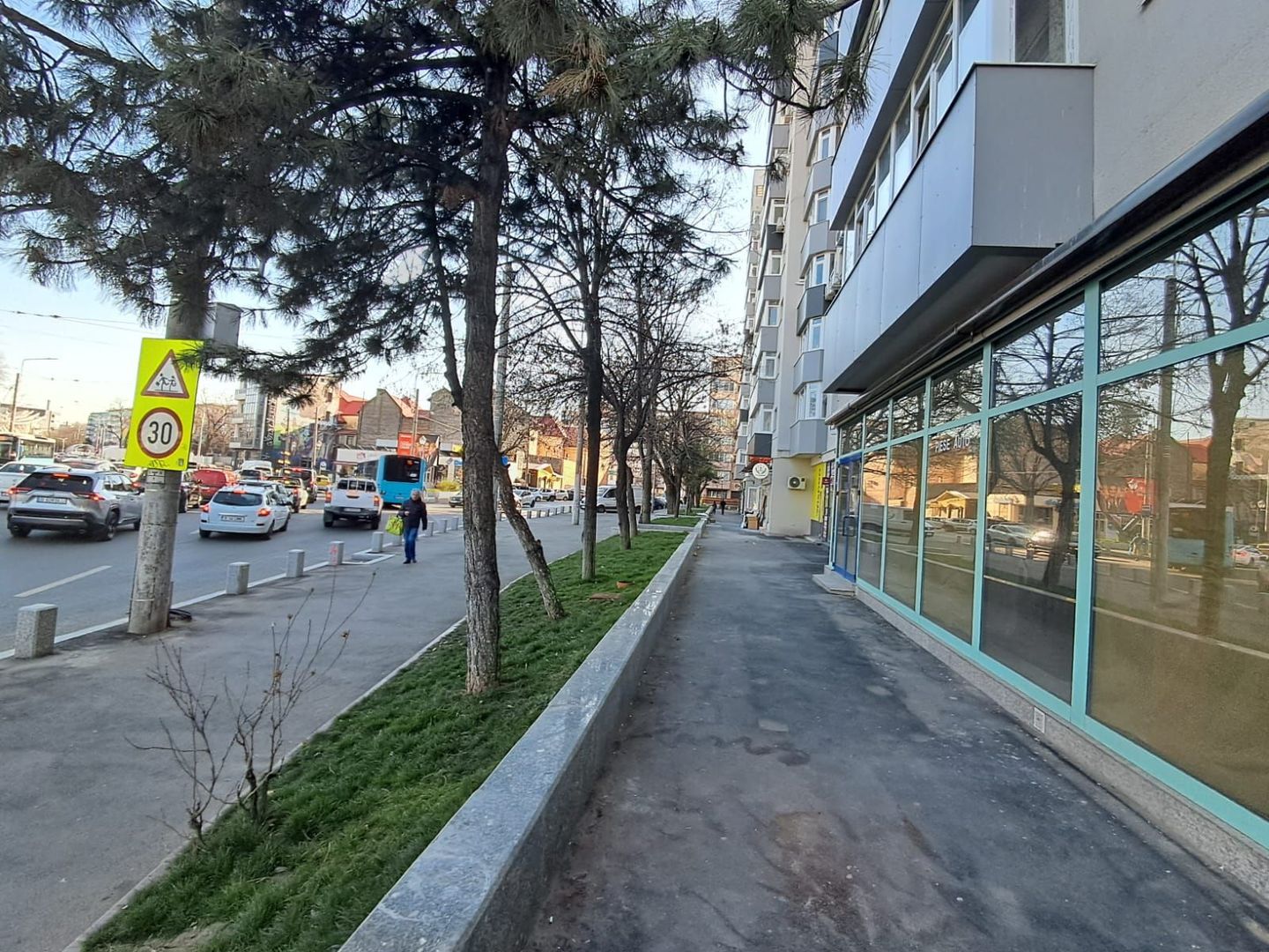 Spatiu comercial vitrina de 20 M - Metrou Eroii Revolutiei S143 - Poză 6