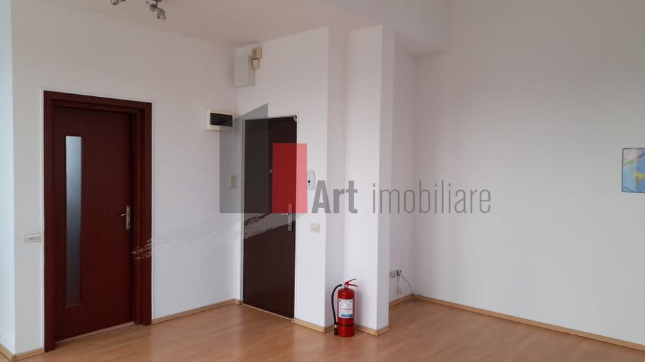 Spatiul "VELIKOM" , Stefan cel Mare, imobil birouri, 105mp(inclusiv terasa 50mp) - Poză 3