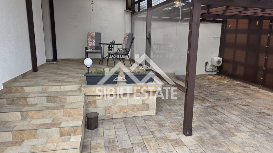 Apartament modern de inchiriat 3 camere, curte, garaj  Zona Sub Arini - Poză 9