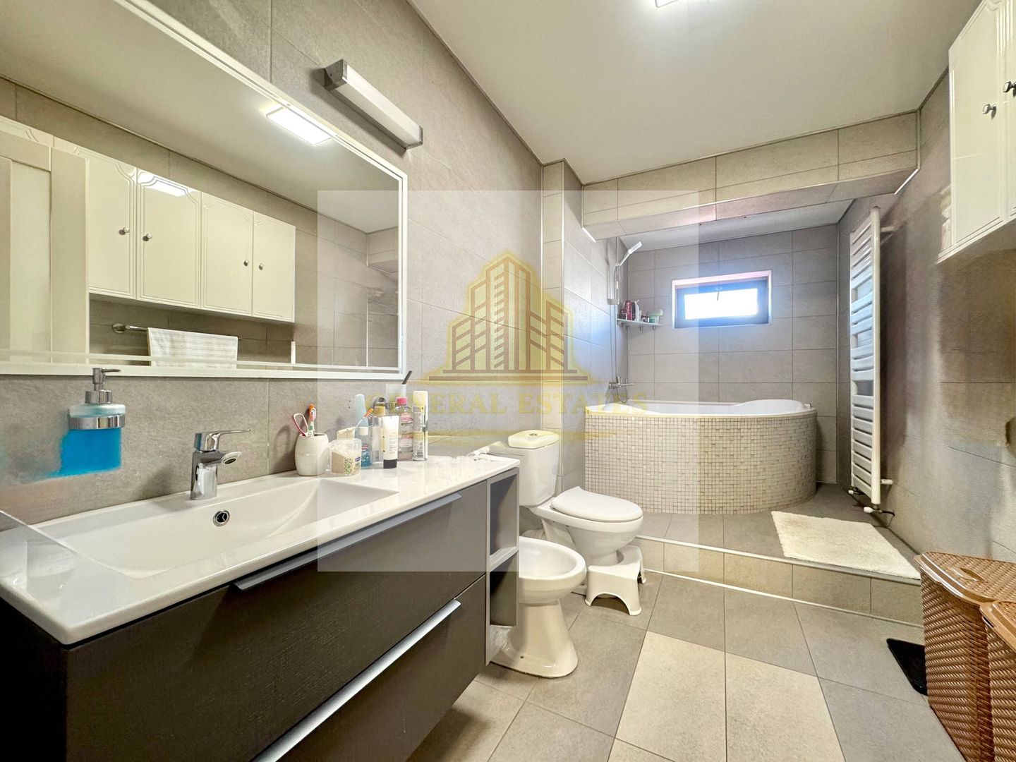 Vânzare apartament cu 3 camere - 130 m.p - în Zona CUG, Iași. - Poză 20