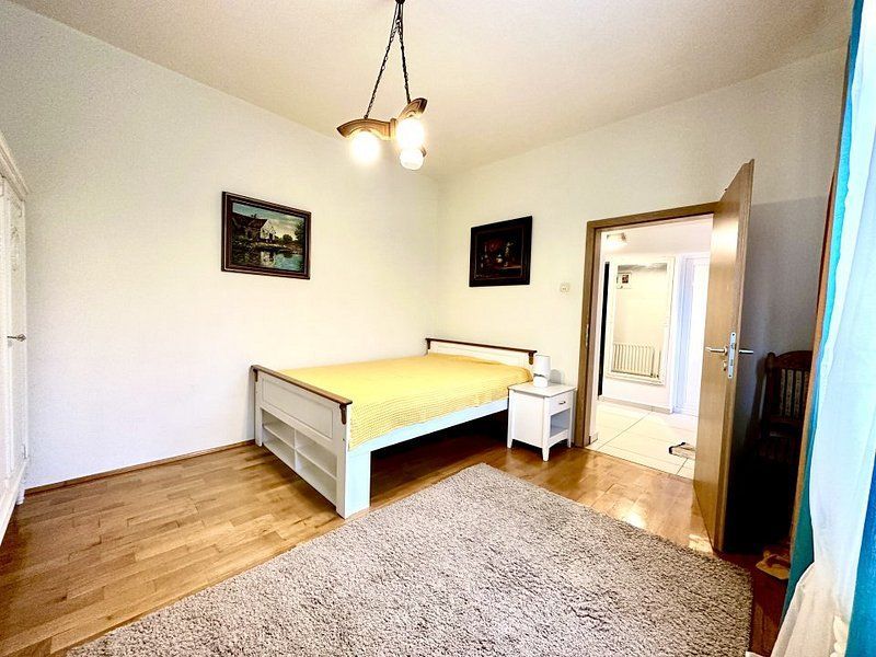 Casa la intrare în Ghiroda - Poză 17