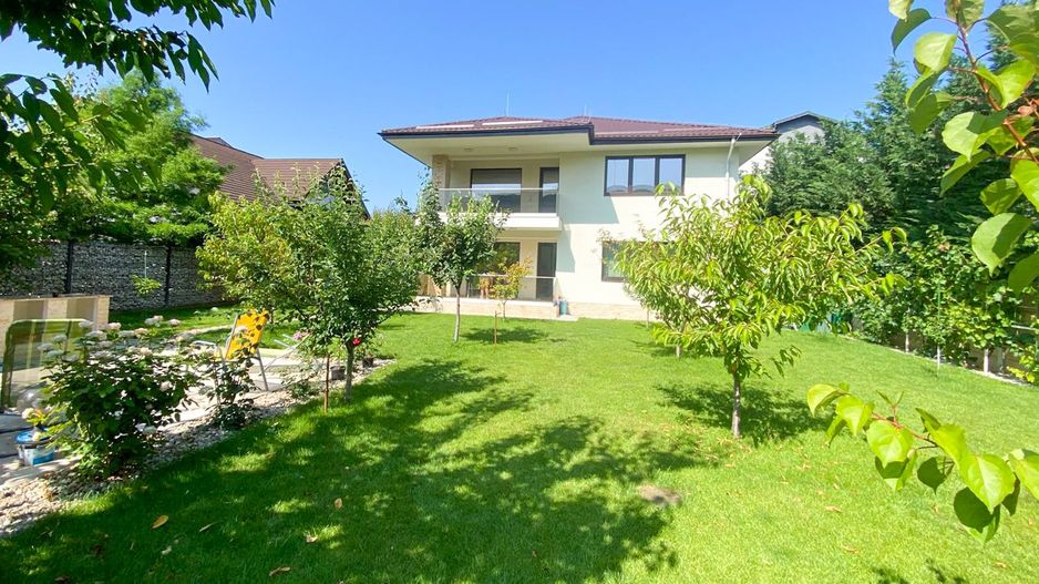 Vânzare vilă 8 camere | Grădină 500mp | 3 locuri de parcare - Poză 2