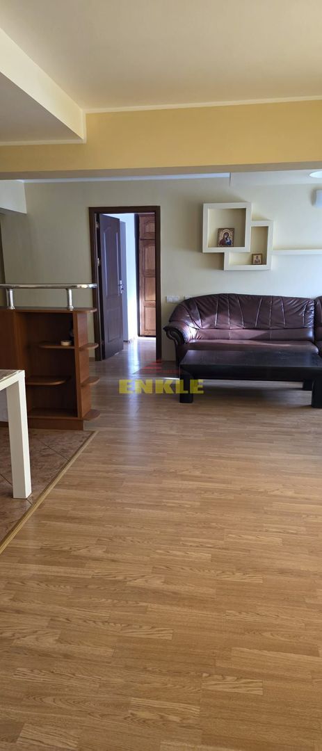 De închiriat apartament 3 camere – Zona Primăverii - Poză 1
